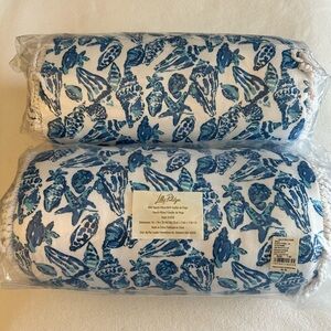 NWT LILLY PULITZER GWP BEACH PILLOW SET OF TWO RESORT WHITE SHELL COLLECTOR